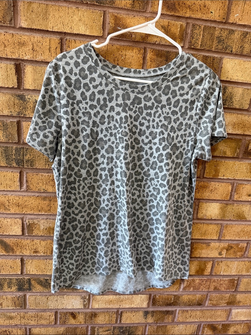 Zoe + Liv Gray Leopard Short Sleeve Tee